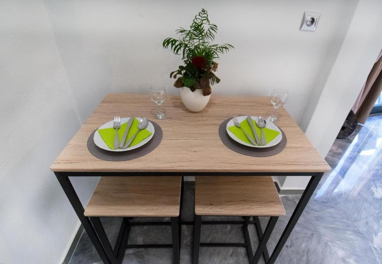 Nick And Helen Apartment Perivolia  ภายนอก รูปภาพ