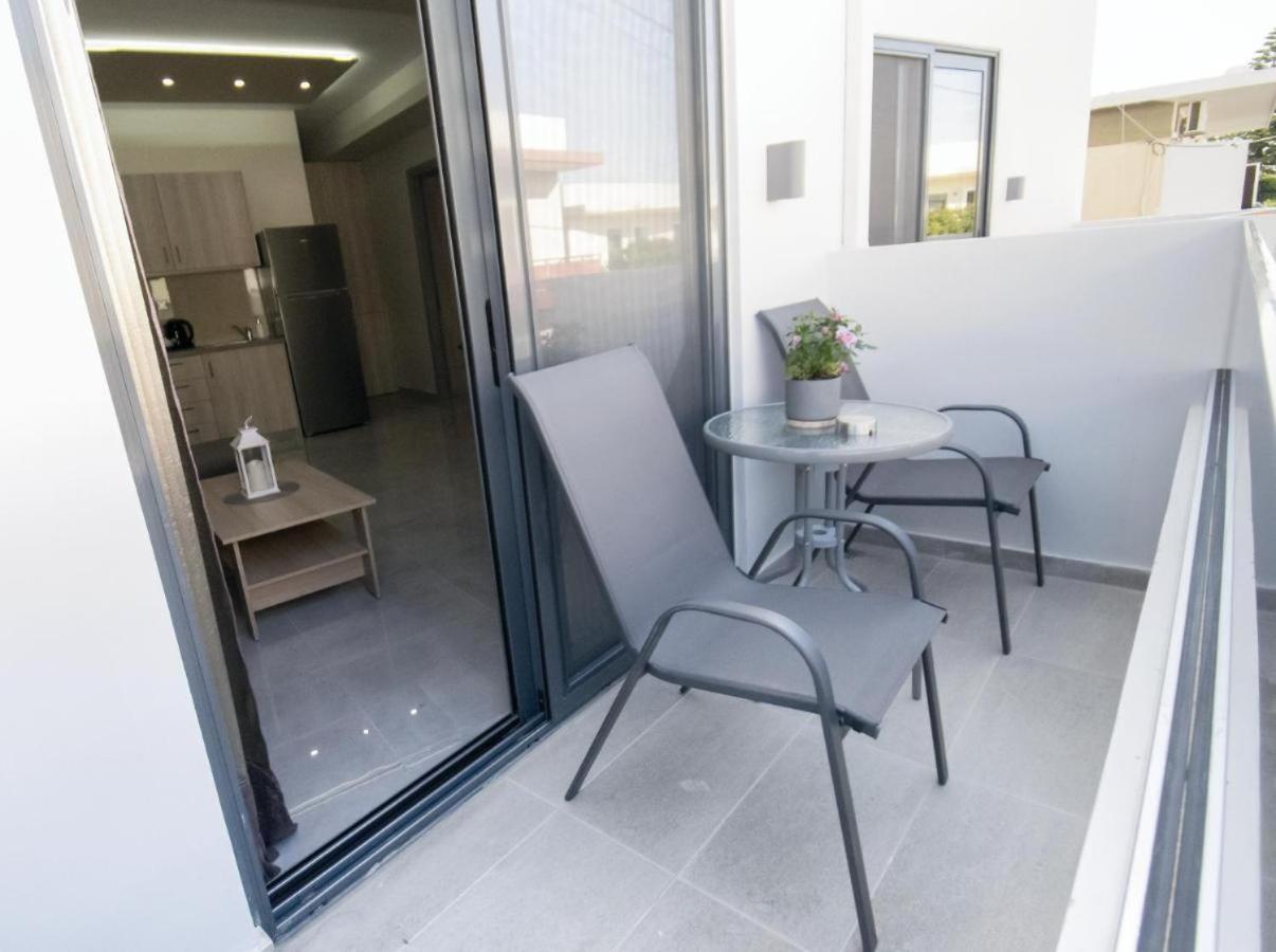 Nick And Helen Apartment Perivolia  ภายนอก รูปภาพ