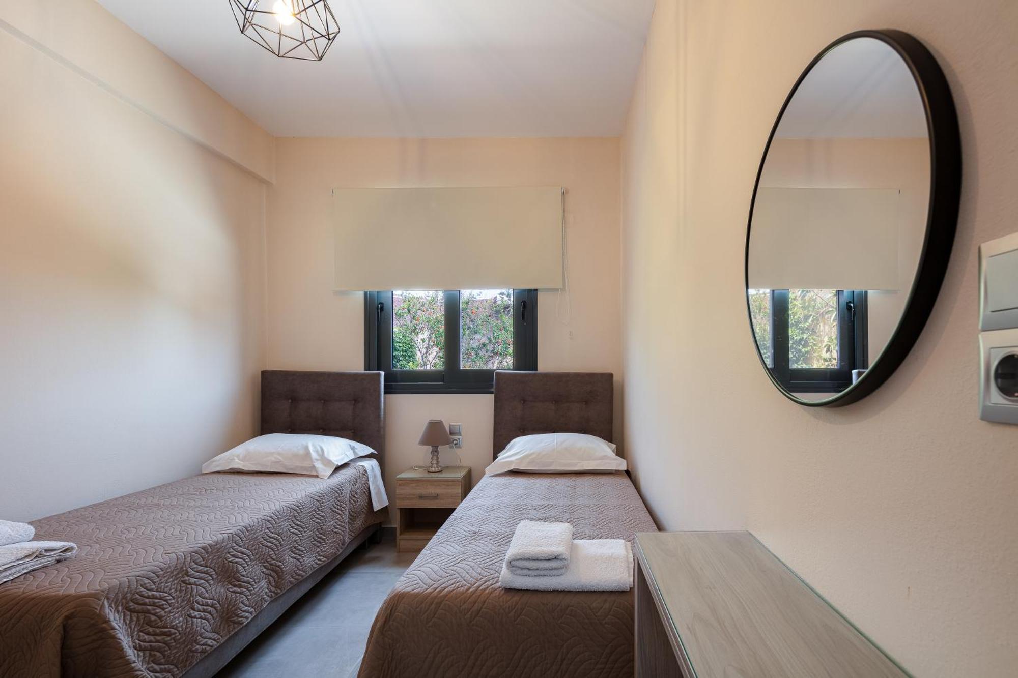 Nick And Helen Apartment Perivolia  ภายนอก รูปภาพ