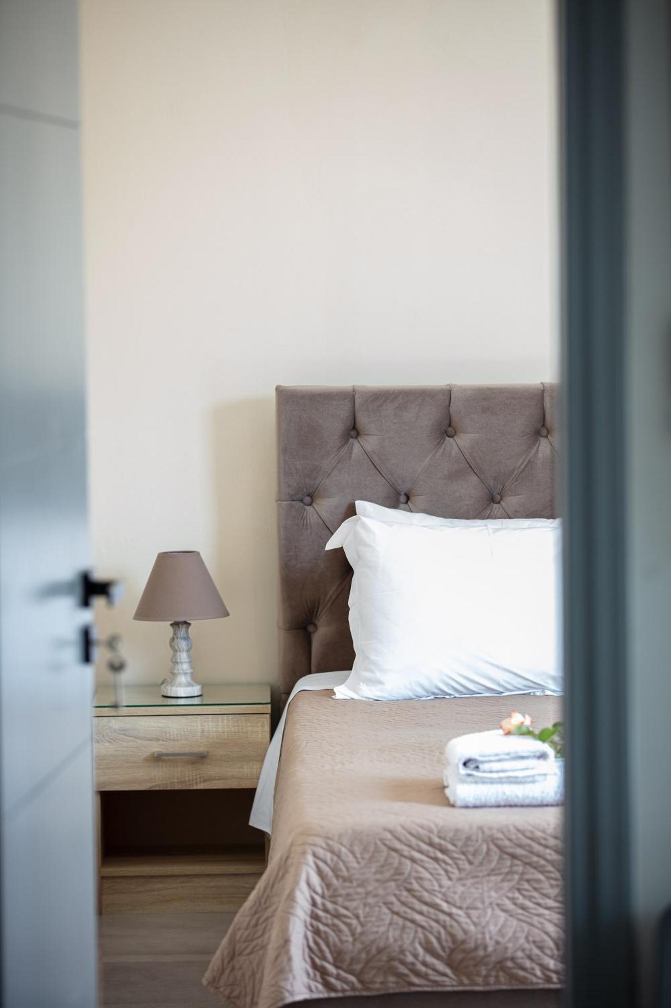Nick And Helen Apartment Perivolia  ภายนอก รูปภาพ