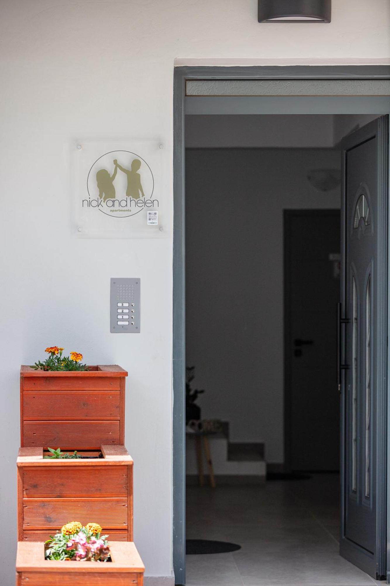 Nick And Helen Apartment Perivolia  ภายนอก รูปภาพ